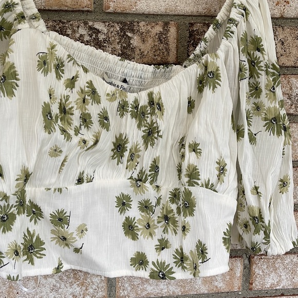 NWT Abercrombie and Fitch floral green/ivory crop top size L - Picture 4 of 10
